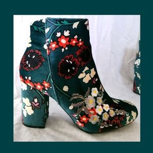 Floral Dark Green Velour Women's Booties size 8.5